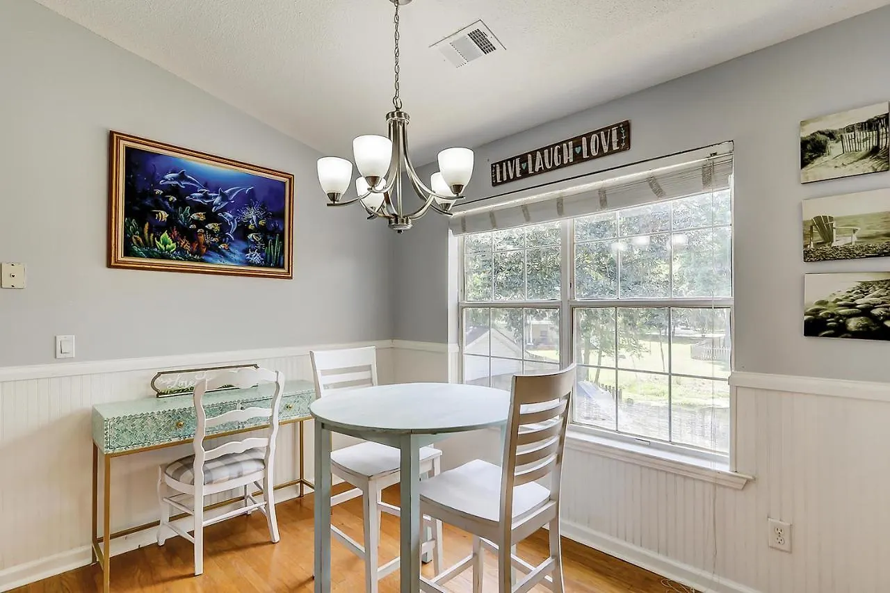 Island Oasis A- Upstairs Apartment Savannah