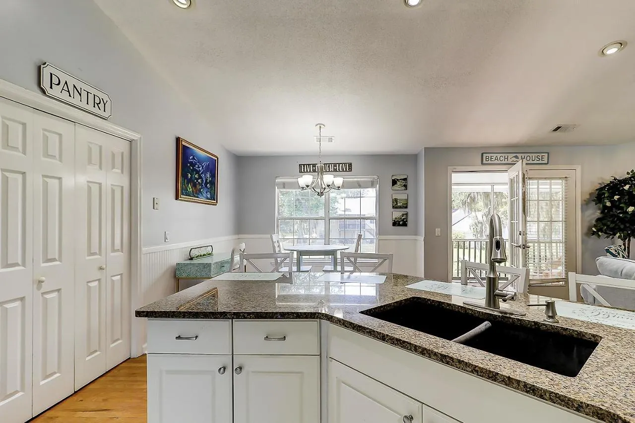 Island Oasis A- Upstairs Apartment Savannah