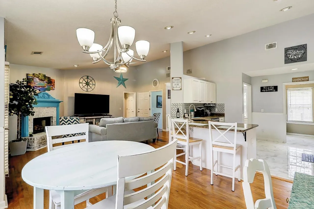 Island Oasis A- Upstairs Apartment Savannah