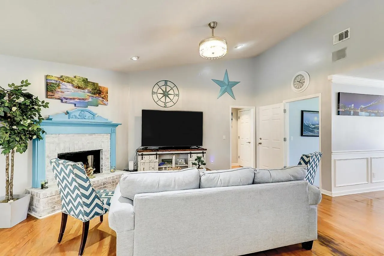 Island Oasis A- Upstairs Apartment Savannah