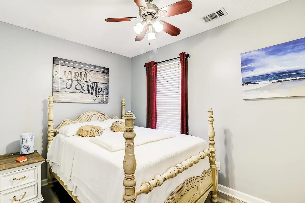 Island Oasis A- Upstairs Apartment Savannah