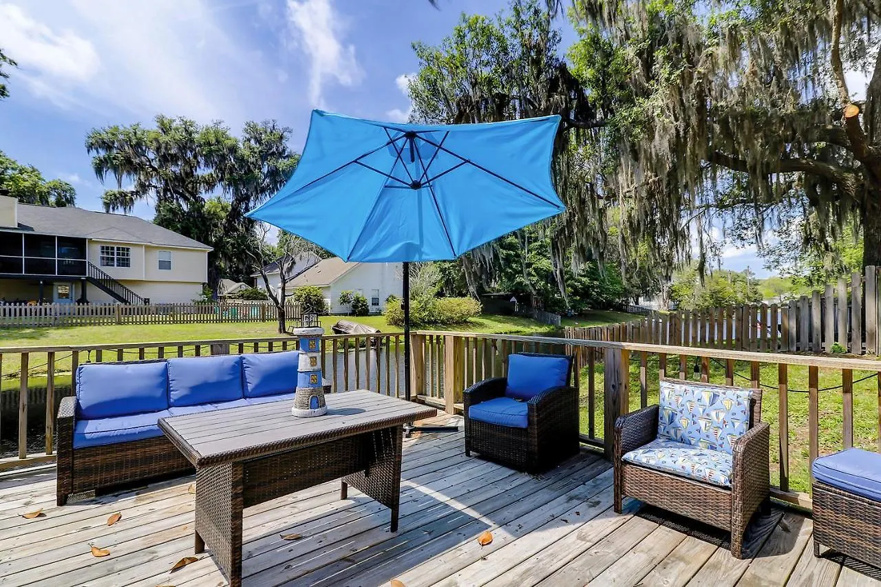 Island Oasis A- Upstairs Apartment Savannah